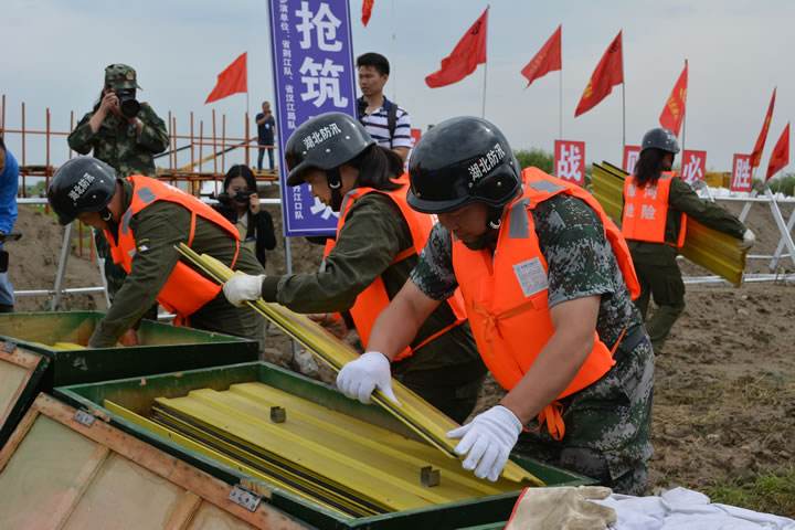 氣動打樁機廠家：防洪子堤的結(jié)構(gòu)構(gòu)成及原理